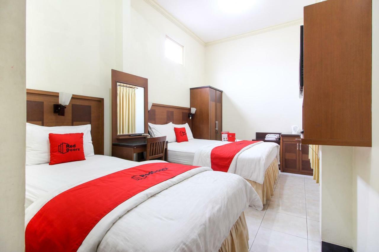 Reddoorz Plus @ Tegal Panggung Джокякарта Екстериор снимка