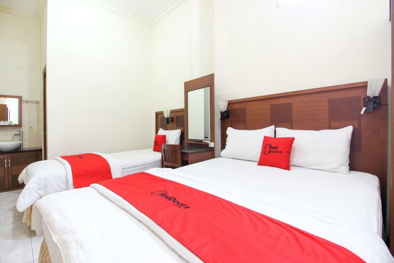 Reddoorz Plus @ Tegal Panggung Джокякарта Екстериор снимка