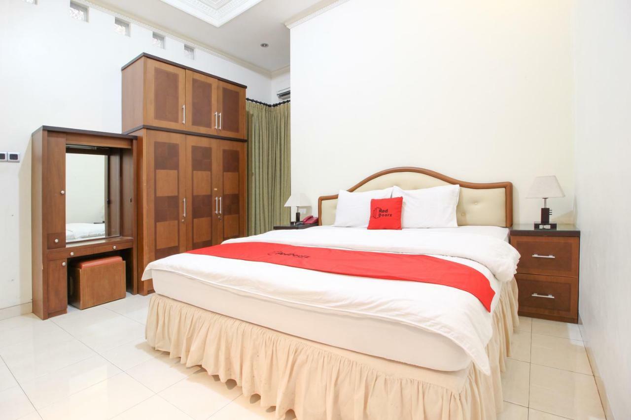 Reddoorz Plus @ Tegal Panggung Джокякарта Екстериор снимка