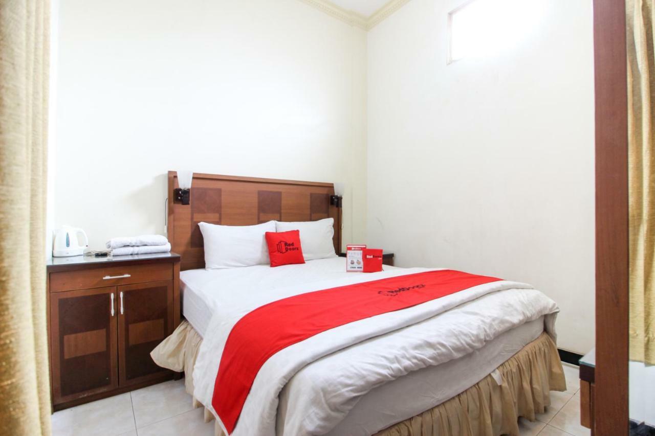 Reddoorz Plus @ Tegal Panggung Джокякарта Екстериор снимка