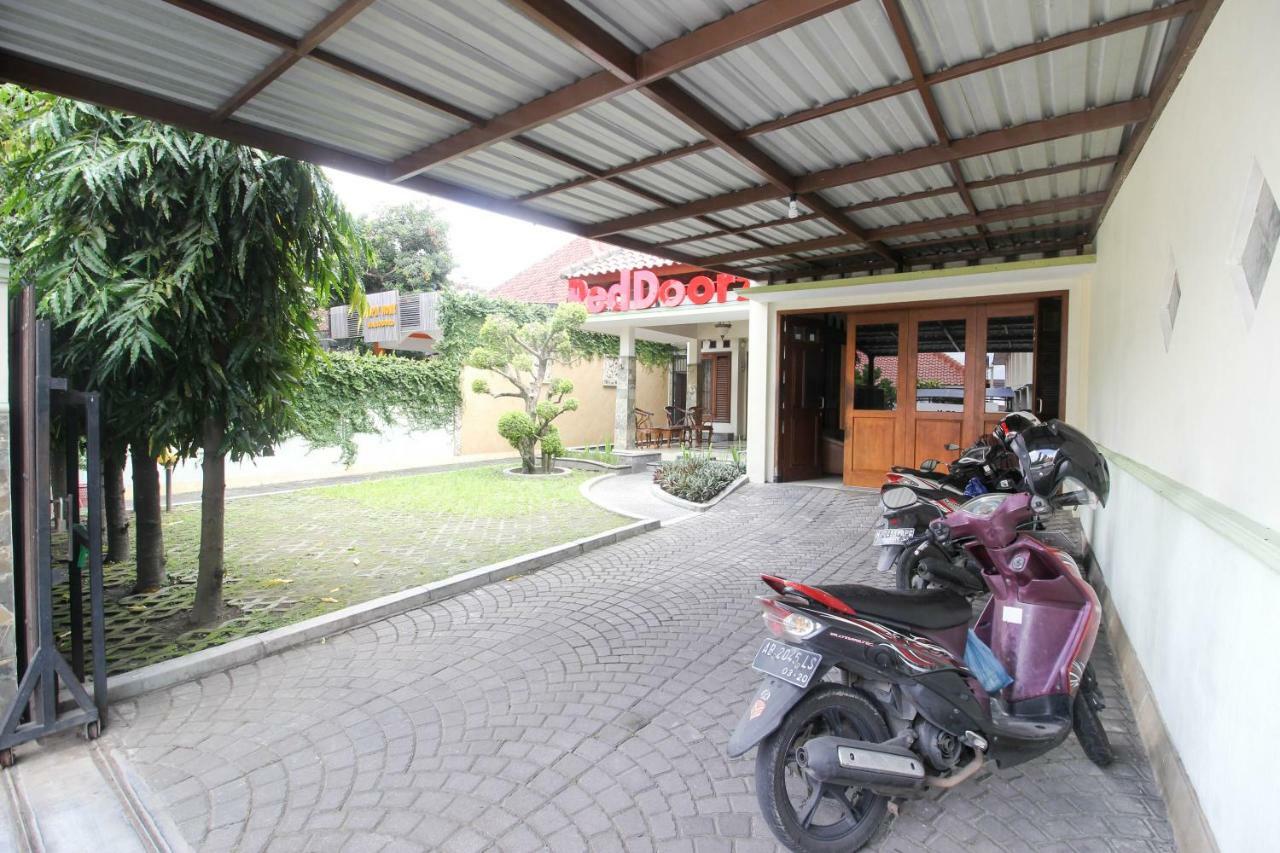 Reddoorz Plus @ Tegal Panggung Джокякарта Екстериор снимка